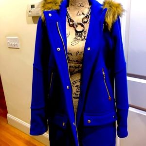 J crew coat absolutely stunning color new no tag.  A lots of pockets  size14.